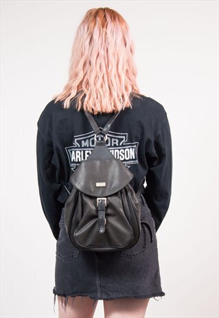 90'S VINTAGE FAUX LEATHER BLACK BACKPACK RUCKSACK