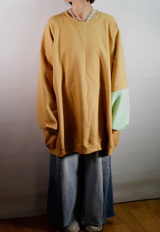 OVERSIZED SWEATSHIRT