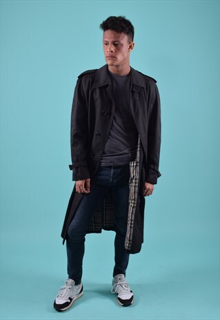 BLACK BURBERRYS TRENCH COAT