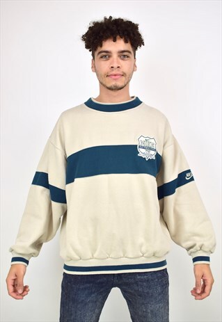 VINTAGE 90S NIKE CREAM AND GREEN SWEATSHIRT