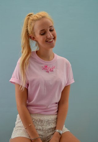 T-SHIRT IN PINK WITH FLORAL BEE EMBROIDERY