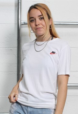 Vintage Nike Basic Sports T-Shirt in White w Tick Logo Small