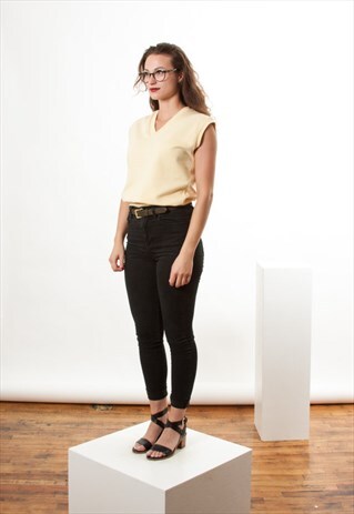 ON SALE YELLOW SLEEVELESS VEST / BEIGE SHORT SWEATSHIRT