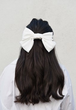 White, hair bow 