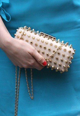 VINTAGE 1980S BEIGE FANS LEATHER GOLD STUD CLUTCH BOX BAG