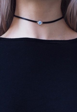 FREYA. MOONSTONE LEATHER CHOKER IN SILVER