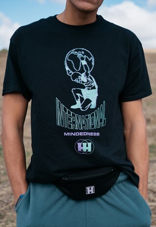SHORT SLEEVED T-SHIRT IN BLACK WITH INTERNATIONAL MIND PRINT