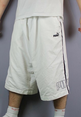VINTAGE PUMA 3/4 LENGTH SHORTS IN WHITE WITH POCKETS, DRAWST