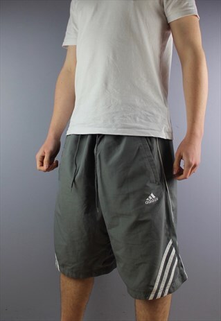 VINTAGE ADIDAS SHORTS IN GREY WITH POCKETS, EMBROIDERED LOGO