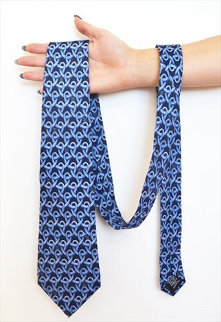 VINTAGE CHANEL CHAIN PRINT BLUE MONOGRAM SILK TIE