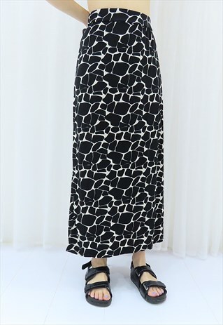 80s Vintage Black & Cream Abstract Maxi Skirt (Size L-XL)