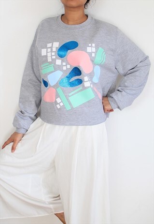 PLAYFUL SHAPES CROPPED JUMPER IN GREY