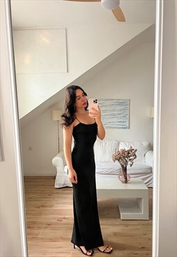 Beautiful Vintage 90s dress in shiny black with side slit 
