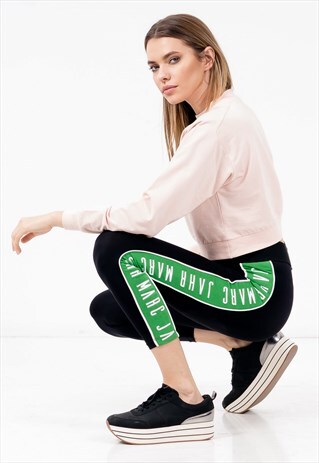 HIGH WAISTED BRAND PRINT LEGGINGS IN BLACK