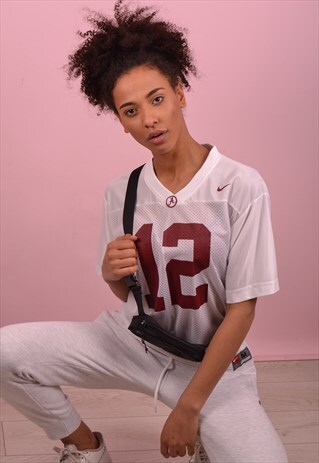 WHITE NIKE T-SHIRT GBT4535