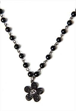 Black daisy necklace 