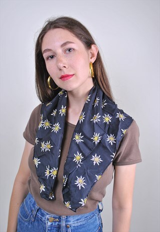 VINTAGE CUTE FLOWERS SHAWL