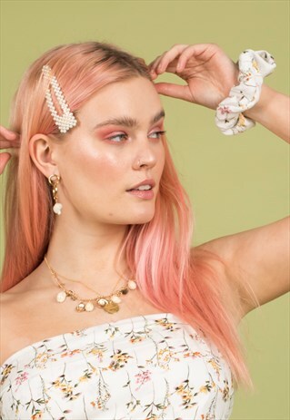 WHITE DITZY FIORAL HAIR SCRUNCHIE