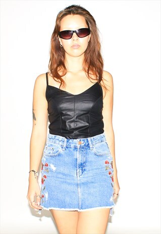 VINTAGE 00S CUTE CROP TOP IN BLACK
