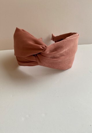 TWISTED KNOT WIDE HEADBAND IN PINK