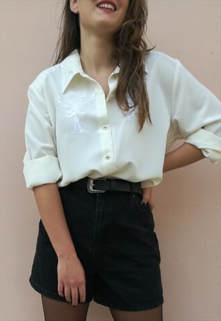 VINTAGE 90S EMBROIDERED BUTTON UP SHIRT IN CREAM WHITE