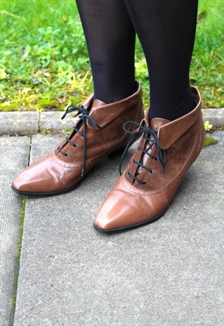 VINTAGE 90S BROWN LEATHER BOOTS - SIZE 5 1/2 - GRANNY SHOES