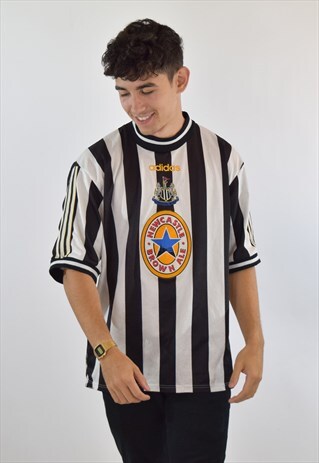 VINTAGE BLACK WHITE NEWCASTLE UNITED 90S FOOTBALL T SHIRT