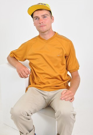 VINTAGE 90'S NIKE T-SHIRT IN ORANGE