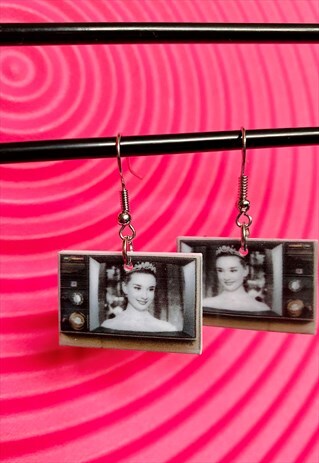 VINTAGE INSPIRED EARRINGS TV AUDREY HEPBURN IN BLACK & WHITE