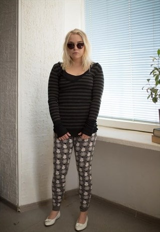 VINTAGE 90'S BLACK/GREY STRIPED LONG FIT JUMPER