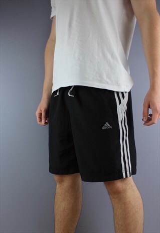 VINTAGE ADIDAS SHORTS IN BLACK WITH POCKETS AND PRINTING. HA