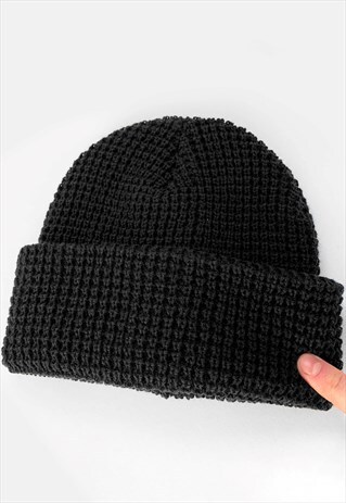TURN UP WAFFLE KNIT BEANIE HAT - BLACK