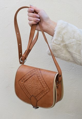 VINTAGE EMBOSSED LEATHER CROSS BODY / SHOULDER BAG IN BROWN