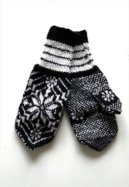 Scandinavian Style Warm Recycled Knit Mittens
