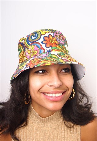 WHITE MULTI PRINT BUCKET HAT