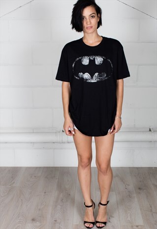 DC COMICS BATMAN DISTRESSED SILVER LOGO UNISEX T-SHIRT