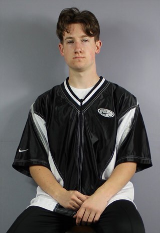 VINTAGE NIKE WINDBREAKER JACKET IN BLACK WITH EMBROIDERED LO