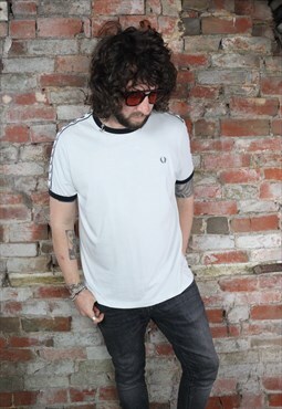 vintage 90s Fred perry, logo sleeved T- shirt