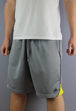 VINTAGE ADIDAS SHORTS IN GREY WITH POCKETS, LOGO AND DRAWSTR