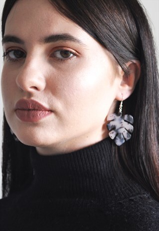 B&W TORTOISESHELL MONSTERA EARRINGS