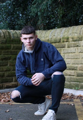 VINTAGE DARK NAVY CHAMPION HOODIE