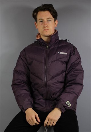 VINTAGE ELLESSE HOODED PUFFER JACKET IN PURPLE WITH POCKETS