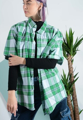 VINTAGE TOMMY HILFIGER OVERSIZED SHIRT IN GREEN WITH LOGO.