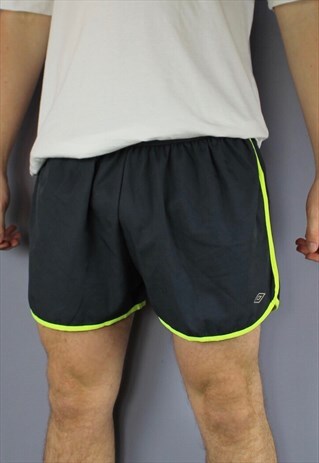 VINTAGE UMBRO SHORTS IN DARK GREY WITH PRINTED LOGO. NO DRAW