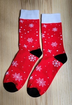 Snowflake Pattern Cozy Christmas Socks in Red