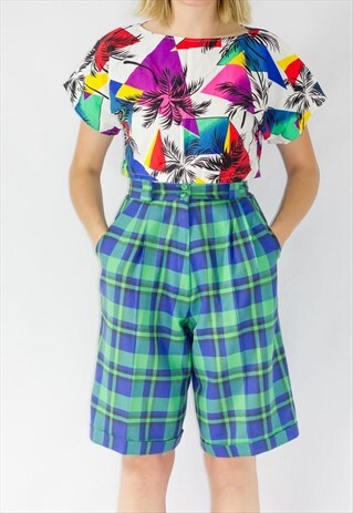 VINTAGE 90'S HIGH WAIST GREEN TARTAN MOM SHORTS