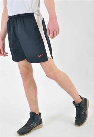 VINTAGE 90S NIKE SHORTS