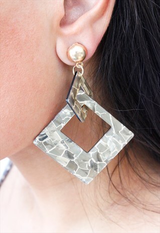 BEIGE GEOMETRIC ACRYLIC DROP DANGLE EARRINGS