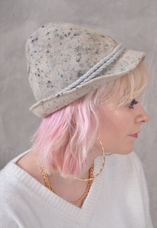 VINTAGE PATTERNED ELF HAT IN CREAM