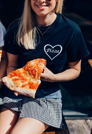 EMBROIDERED PIZZA HEART IN WHITE ON BLACK T-SHIRT